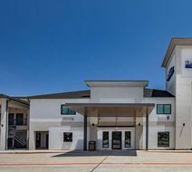 Baymont by Wyndham Freeport Exterior
