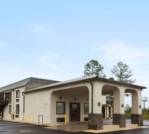 Super 8 by Wyndham Perry Exterior