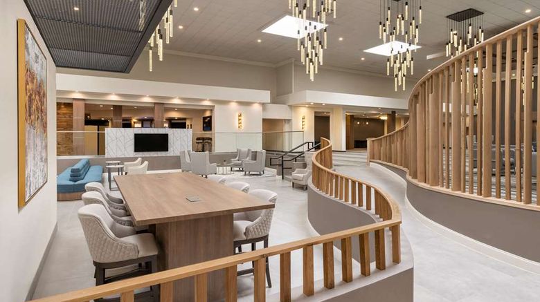 <b>DoubleTree by Hilton Fort Worth South Lobby</b>. Images powered by <a href="https://iceportal.shijigroup.com/" title="IcePortal" target="_blank">IcePortal</a>.