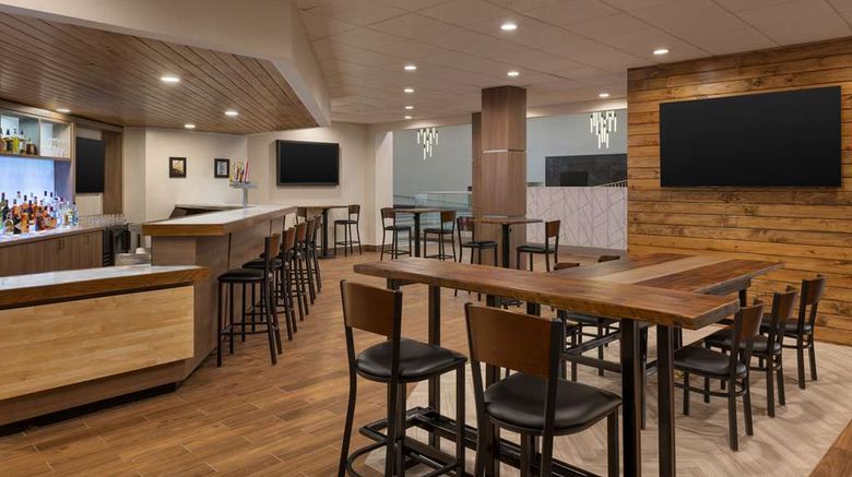 <b>DoubleTree by Hilton Fort Worth South Restaurant</b>. Images powered by <a href="https://iceportal.shijigroup.com/" title="IcePortal" target="_blank">IcePortal</a>.