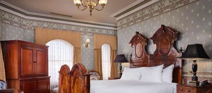 Craig's Royal Hotel Room