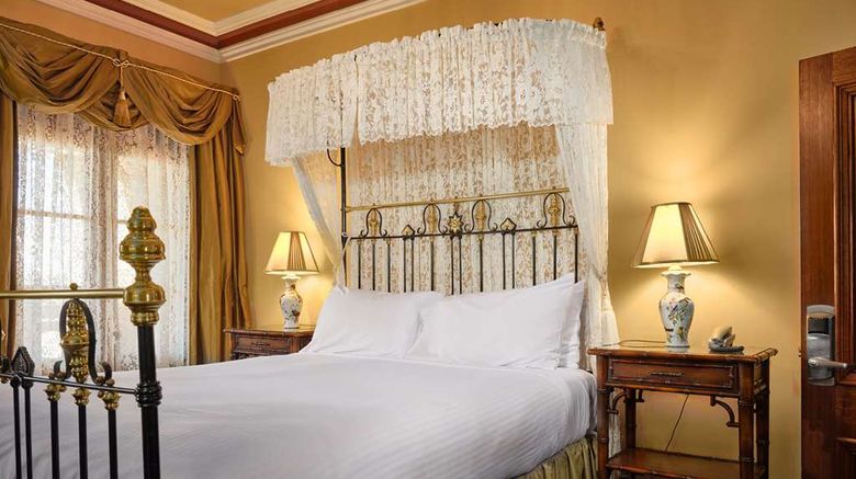 <b>Craig's Royal Hotel Room</b>. Images powered by <a href="https://iceportal.shijigroup.com/" title="IcePortal" target="_blank">IcePortal</a>.