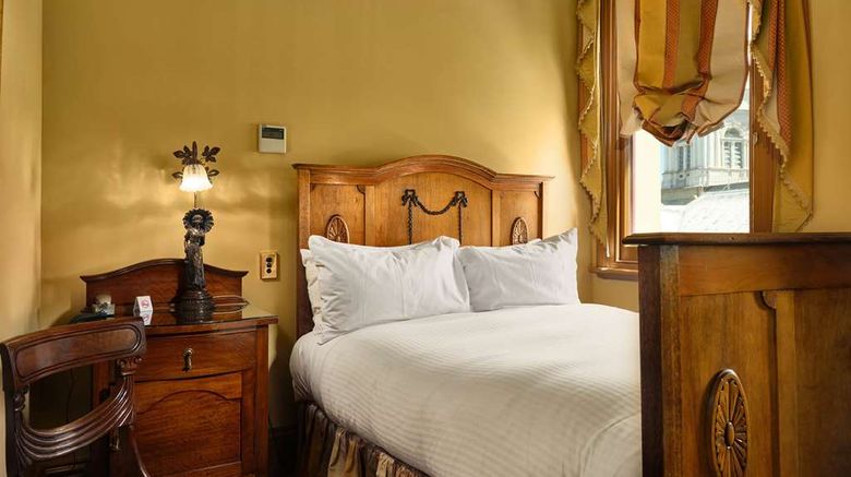 <b>Craig's Royal Hotel Room</b>. Images powered by <a href="https://iceportal.shijigroup.com/" title="IcePortal" target="_blank">IcePortal</a>.