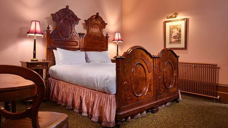 Craig's Royal Hotel Room