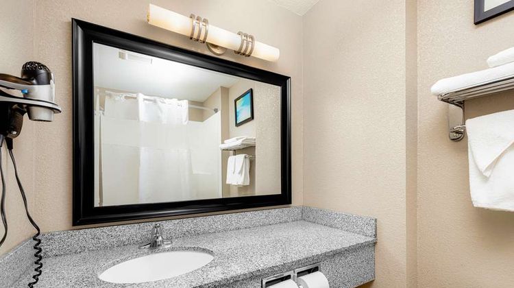 Home Inn & Suites Lloydminster Room