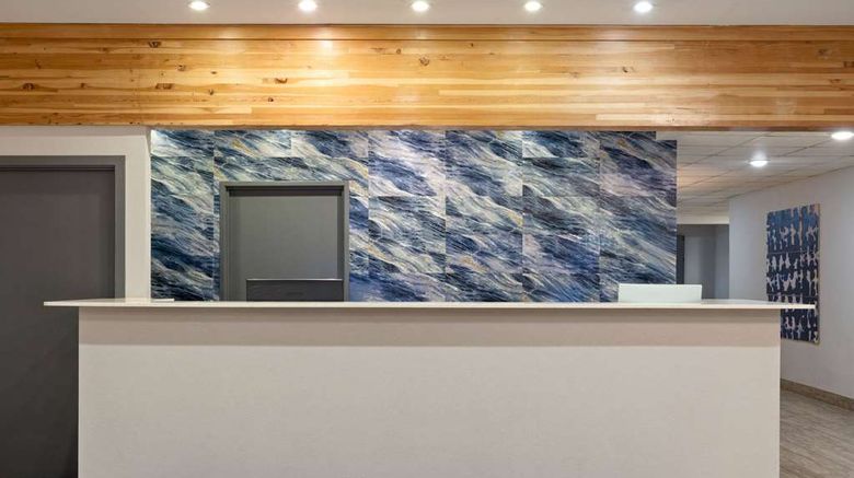 <b>Baymont by Wyndham Moses Lake Lobby</b>. Images powered by <a href="https://iceportal.shijigroup.com/" title="IcePortal" target="_blank">IcePortal</a>.