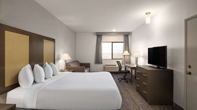 <b>Baymont by Wyndham Moses Lake Suite</b>. Images powered by <a href="https://iceportal.shijigroup.com/" title="IcePortal" target="_blank">IcePortal</a>.