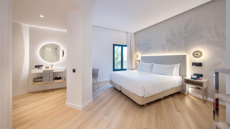 <b>INNSIDE Tenerife Santa Cruz Room</b>. Images powered by <a href="https://iceportal.shijigroup.com/" title="IcePortal" target="_blank">IcePortal</a>.
