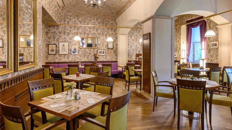 <b>Mercure Magyar Kiraly Hotel Restaurant</b>. Images powered by <a href="https://iceportal.shijigroup.com/" title="IcePortal" target="_blank">IcePortal</a>.
