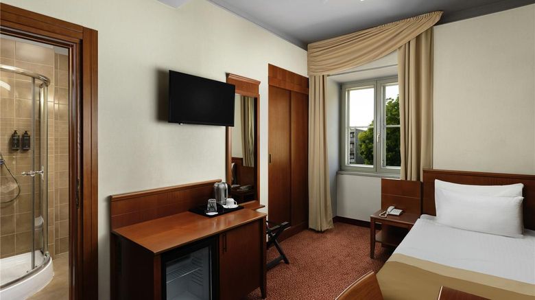 <b>Mercure Magyar Kiraly Hotel Room</b>. Images powered by <a href="https://iceportal.shijigroup.com/" title="IcePortal" target="_blank">IcePortal</a>.