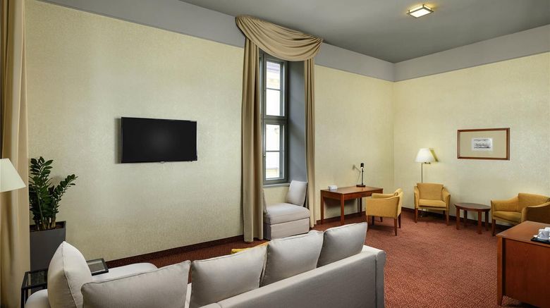 <b>Mercure Magyar Kiraly Hotel Suite</b>. Images powered by <a href="https://iceportal.shijigroup.com/" title="IcePortal" target="_blank">IcePortal</a>.