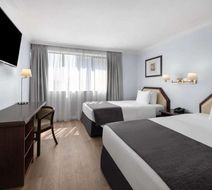 Wyndham Garden Santiago Kennedy Hotel Room