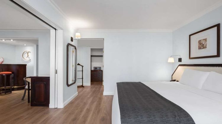 Wyndham Garden Santiago Kennedy Hotel Suite