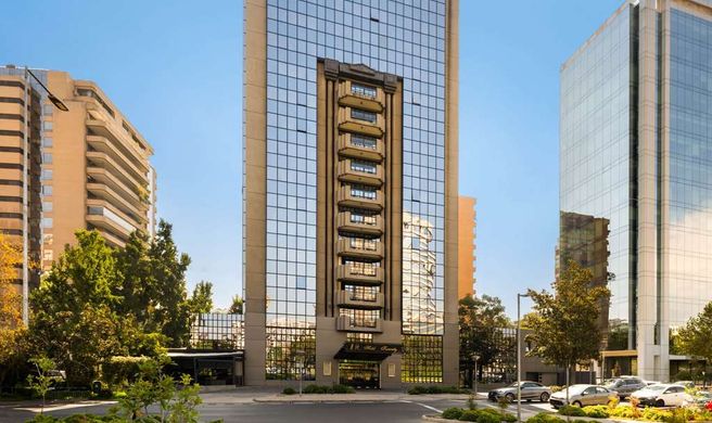 Wyndham Garden Santiago Kennedy Hotel Exterior