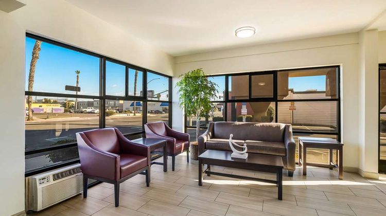 Days Inn by Wyndham Chula Vista Lobby
