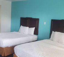Travelodge by Wyndham Livonia-Detroit Room