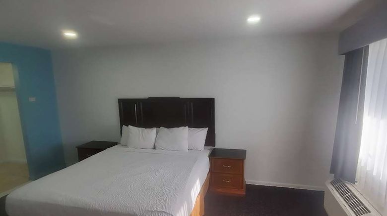 <b>Travelodge by Wyndham Livonia-Detroit Room</b>. Images powered by <a href="https://iceportal.shijigroup.com/" title="IcePortal" target="_blank">IcePortal</a>.