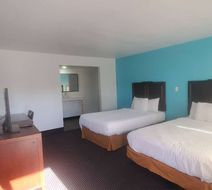 Travelodge by Wyndham Livonia-Detroit Room