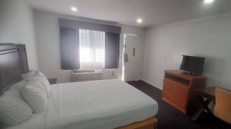 <b>Travelodge by Wyndham Livonia-Detroit Room</b>. Images powered by <a href="https://iceportal.shijigroup.com/" title="IcePortal" target="_blank">IcePortal</a>.