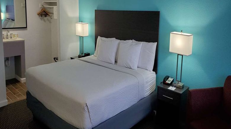 <b>Travelodge by Wyndham Livonia-Detroit Room</b>. Images powered by <a href="https://iceportal.shijigroup.com/" title="IcePortal" target="_blank">IcePortal</a>.