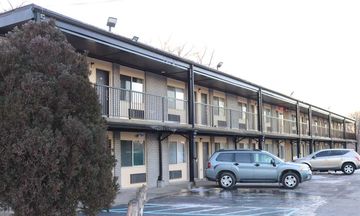 Travelodge by Wyndham Livonia-Detroit