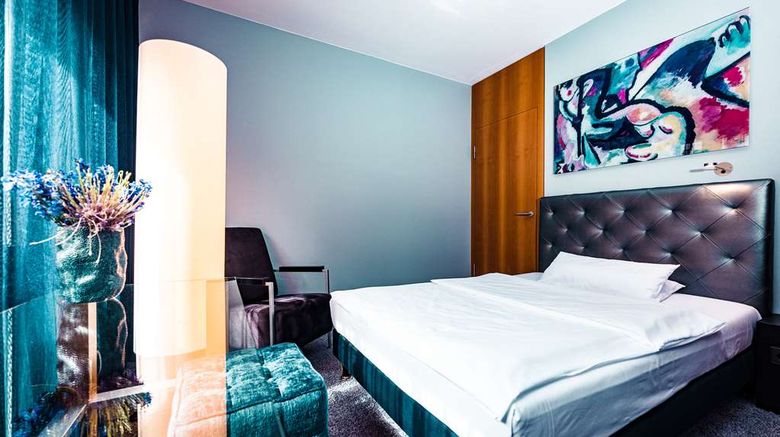 <b>Der Blaue Reiter Hotel Room</b>. Images powered by <a href="https://iceportal.shijigroup.com/" title="IcePortal" target="_blank">IcePortal</a>.