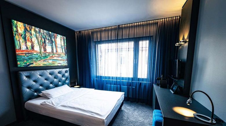 <b>Der Blaue Reiter Hotel Room</b>. Images powered by <a href="https://iceportal.shijigroup.com/" title="IcePortal" target="_blank">IcePortal</a>.