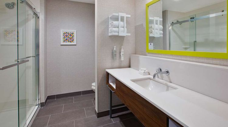 Hampton Inn & Suites by Hilton Room