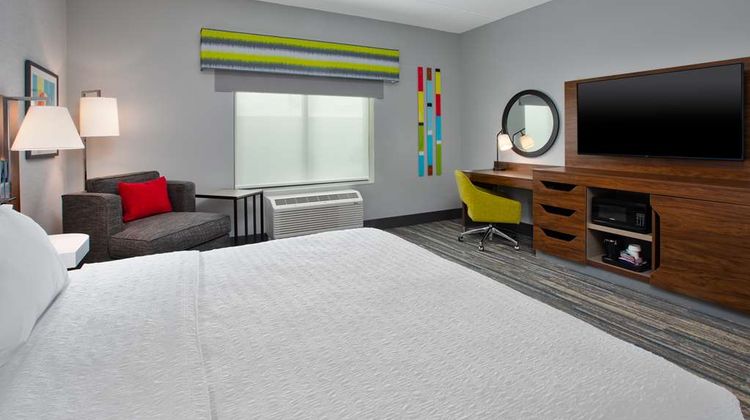 Hampton Inn & Suites by Hilton Room
