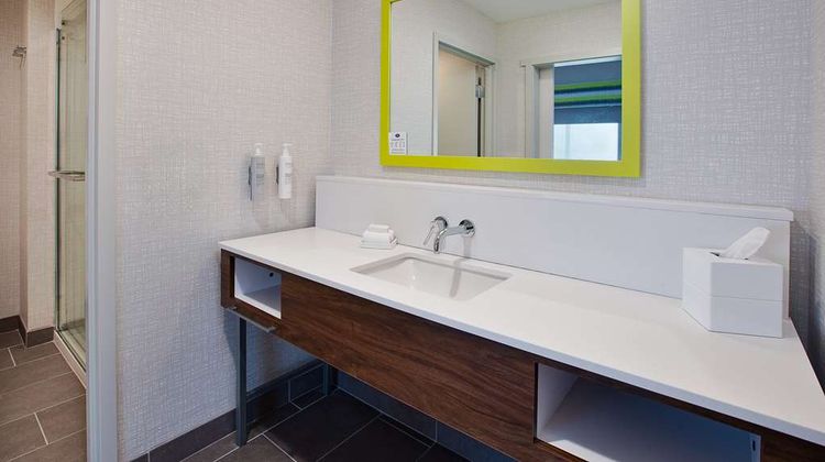 Hampton Inn & Suites by Hilton Room