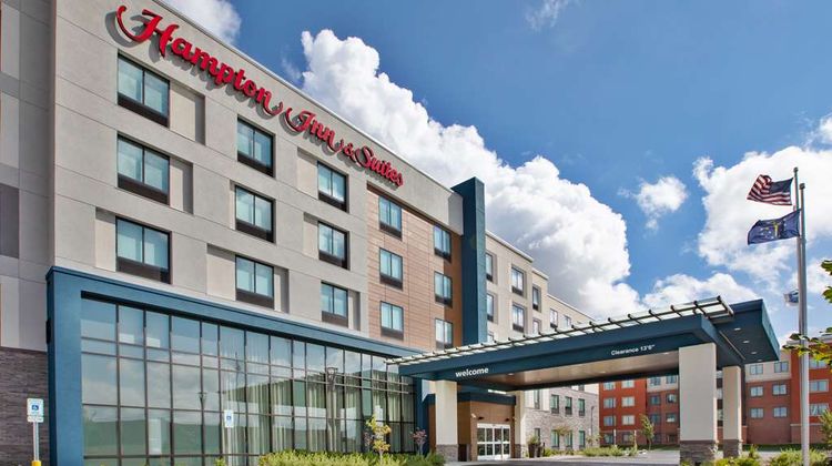 Hampton Inn & Suites by Hilton Exterior