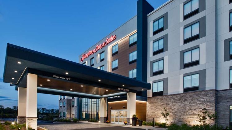 Hampton Inn & Suites by Hilton Exterior