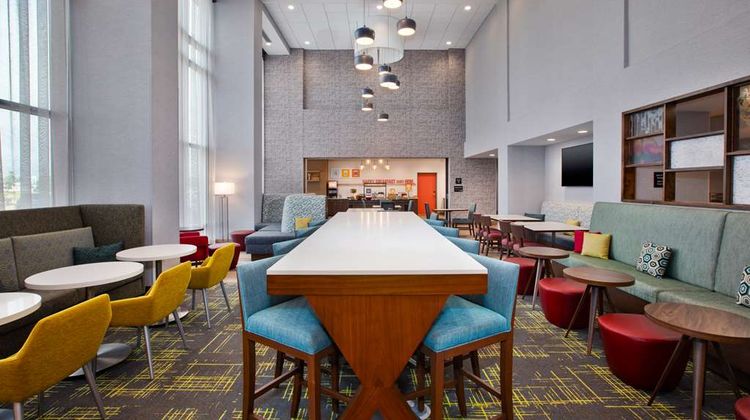 Hampton Inn & Suites by Hilton Lobby