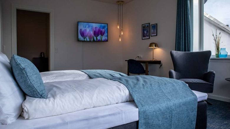 <b>Phonix Hotel Room</b>. Images powered by <a href="https://iceportal.shijigroup.com/" title="IcePortal" target="_blank">IcePortal</a>.
