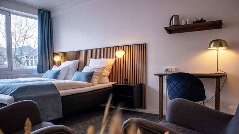 <b>Phonix Hotel Room</b>. Images powered by <a href="https://iceportal.shijigroup.com/" title="IcePortal" target="_blank">IcePortal</a>.