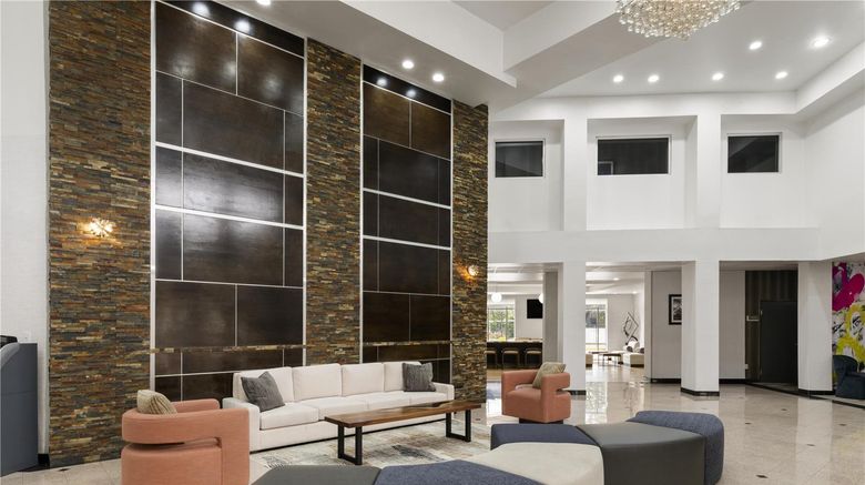 <b>Best Western Premier Houston Downtown Lobby</b>. Images powered by <a href="https://iceportal.shijigroup.com/" title="IcePortal" target="_blank">IcePortal</a>.