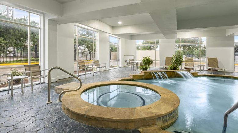 <b>Best Western Premier Houston Downtown Pool</b>. Images powered by <a href="https://iceportal.shijigroup.com/" title="IcePortal" target="_blank">IcePortal</a>.