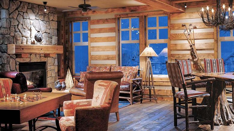 <b>Panorama Mountain Village Resort Room</b>. Images powered by <a href="https://iceportal.shijigroup.com/" title="IcePortal" target="_blank">IcePortal</a>.