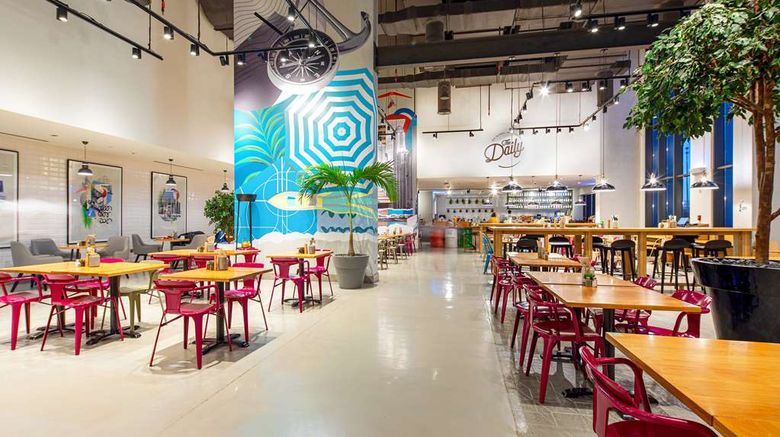 <b>Rove Dubai Marina Restaurant</b>. Images powered by <a href="https://iceportal.shijigroup.com/" title="IcePortal" target="_blank">IcePortal</a>.