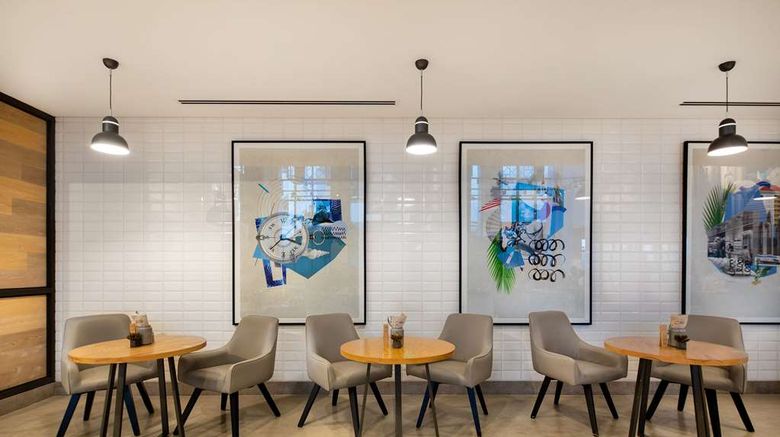 <b>Rove Dubai Marina Restaurant</b>. Images powered by <a href="https://iceportal.shijigroup.com/" title="IcePortal" target="_blank">IcePortal</a>.