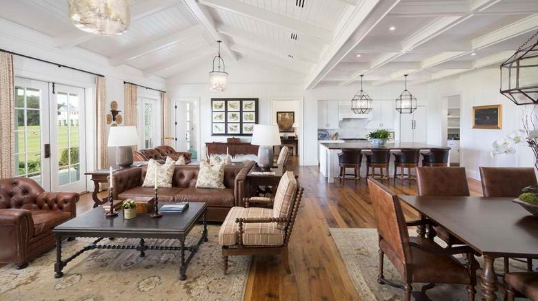 <b>The Lodge at Sea Island Golf Club Suite</b>. Images powered by <a href="https://iceportal.shijigroup.com/" title="IcePortal" target="_blank">IcePortal</a>.