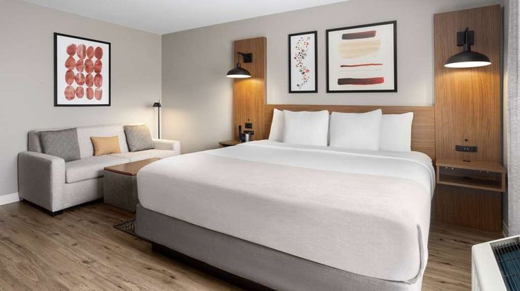 Hawthorn Suites by Wyndham Williston Room