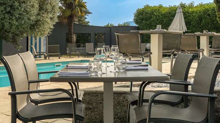 PoMo Hotel & Restaurant Pool
