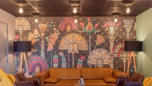 PoMo Hotel & Restaurant