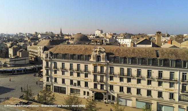 Le Grand Hotel Exterior