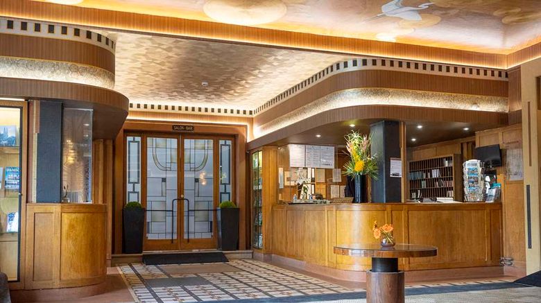 <b>Le Grand Hotel Lobby</b>. Images powered by <a href="https://iceportal.shijigroup.com/" title="IcePortal" target="_blank">IcePortal</a>.