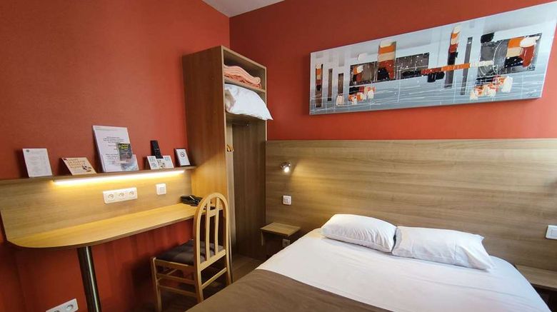 <b>P'tit Dej-HOTEL Cognac La Residence Room</b>. Images powered by <a href="https://iceportal.shijigroup.com/" title="IcePortal" target="_blank">IcePortal</a>.