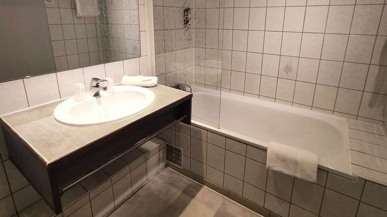 <b>P'tit Dej-HOTEL Cognac La Residence Room</b>. Images powered by <a href="https://iceportal.shijigroup.com/" title="IcePortal" target="_blank">IcePortal</a>.