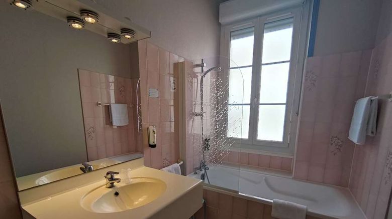 <b>P'tit Dej-HOTEL Cognac La Residence Room</b>. Images powered by <a href="https://iceportal.shijigroup.com/" title="IcePortal" target="_blank">IcePortal</a>.