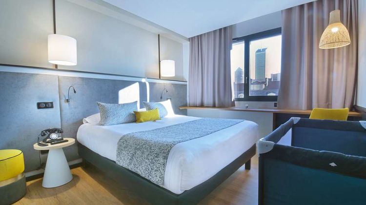 Le Roosevelt Hotel Room
